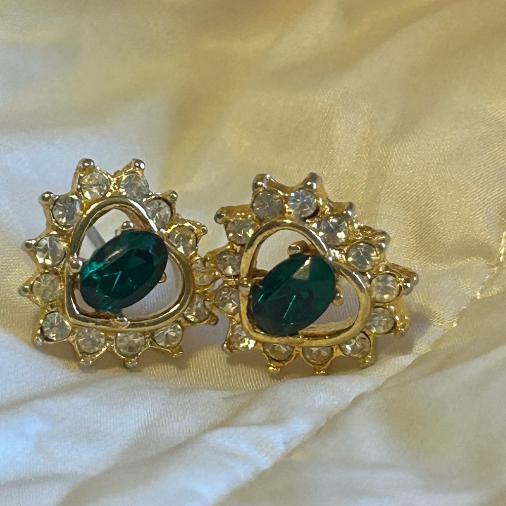 Vintage Style Emerald Green Heart Rhinestone Halo Gold Stud Earrings - Picture 4 of 8